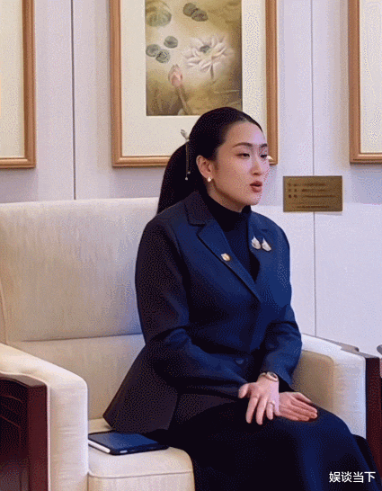 名牌换到停不下来腕上“蛇表”寓意满满马德里竞技携手K8贝东丹访华：浑身(图3)